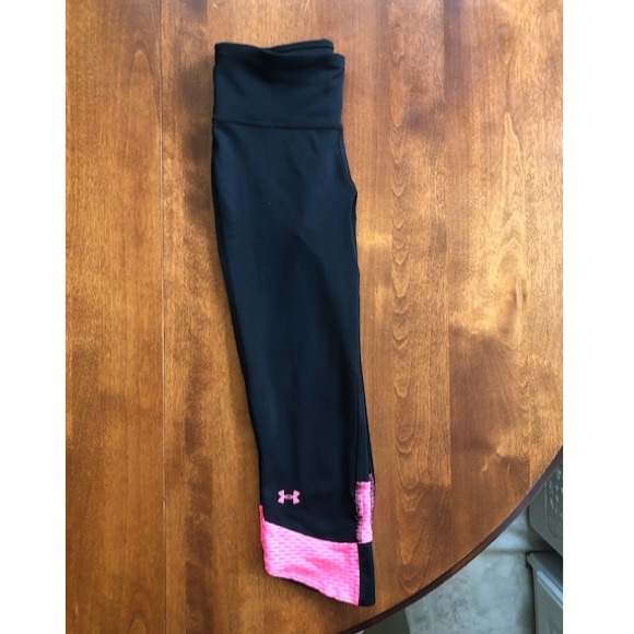 UA Breast Cancer Capris - Picture 5 of 7